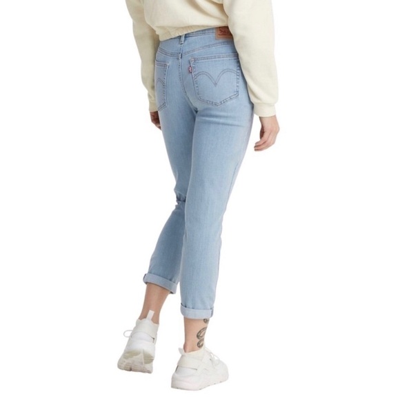 3/$15 ☮️ Levi’s Light Wash Denim Boyfriend Jeans - Picture 2 of 8